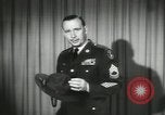 Standbild Sergeant Stuart Königin United States USA, 1955, aus Sekunde 5 historischem Filmmaterial Videoclip 65675073565