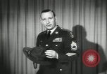 Standbild Sergeant Stuart Königin United States USA, 1955, aus Sekunde 8 historischem Filmmaterial Videoclip 65675073565