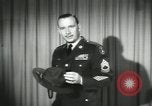 Standbild Sergeant Stuart Königin United States USA, 1955, aus Sekunde 9 historischem Filmmaterial Videoclip 65675073565