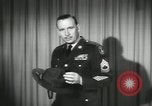 Standbild Sergeant Stuart Königin United States USA, 1955, aus Sekunde 12 historischem Filmmaterial Videoclip 65675073565
