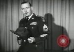Standbild Sergeant Stuart Königin United States USA, 1955, aus Sekunde 15 historischem Filmmaterial Videoclip 65675073565