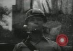 Standbild Sergeant Stuart Königin United States USA, 1955, aus Sekunde 22 historischem Filmmaterial Videoclip 65675073565