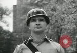 Standbild Sergeant Stuart Königin United States USA, 1955, aus Sekunde 26 historischem Filmmaterial Videoclip 65675073565