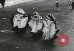 Standbild amerikanische Volk feiern United States USA, 1935, aus Sekunde 16 historischem Filmmaterial Videoclip 65675073567