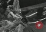 Standbild amerikanische Volk feiern United States USA, 1935, aus Sekunde 27 historischem Filmmaterial Videoclip 65675073567
