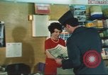 Immagine di Stelle e strisce di giornale Darmstadt Germania, 1975, secondo 15 filmato di repertorio 65675073616
