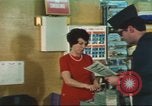 Immagine di Stelle e strisce di giornale Darmstadt Germania, 1975, secondo 16 filmato di repertorio 65675073616