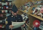 Immagine di Stelle e strisce di giornale Darmstadt Germania, 1975, secondo 28 filmato di repertorio 65675073616