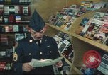Immagine di Stelle e strisce di giornale Darmstadt Germania, 1975, secondo 30 filmato di repertorio 65675073616