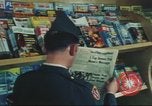 Immagine di Stelle e strisce di giornale Darmstadt Germania, 1975, secondo 31 filmato di repertorio 65675073616