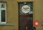 Immagine di Stelle e strisce di giornale Darmstadt Germania, 1975, secondo 52 filmato di repertorio 65675073616