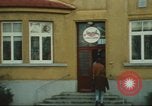 Immagine di Stelle e strisce di giornale Darmstadt Germania, 1975, secondo 54 filmato di repertorio 65675073616