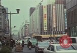 Immagine di Stelle e strisce di giornale Tokyo Giappone, 1975, secondo 5 filmato di repertorio 65675073618