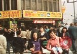 Immagine di Stelle e strisce di giornale Tokyo Giappone, 1975, secondo 11 filmato di repertorio 65675073618