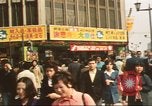 Immagine di Stelle e strisce di giornale Tokyo Giappone, 1975, secondo 12 filmato di repertorio 65675073618