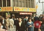 Immagine di Stelle e strisce di giornale Tokyo Giappone, 1975, secondo 13 filmato di repertorio 65675073618