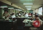 Immagine di Stelle e strisce di giornale Tokyo Giappone, 1975, secondo 38 filmato di repertorio 65675073618