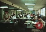 Immagine di Stelle e strisce di giornale Tokyo Giappone, 1975, secondo 41 filmato di repertorio 65675073618