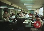 Immagine di Stelle e strisce di giornale Tokyo Giappone, 1975, secondo 43 filmato di repertorio 65675073618