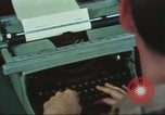 Immagine di Stelle e strisce di giornale Tokyo Giappone, 1975, secondo 46 filmato di repertorio 65675073618