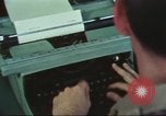 Immagine di Stelle e strisce di giornale Tokyo Giappone, 1975, secondo 47 filmato di repertorio 65675073618