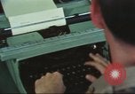 Immagine di Stelle e strisce di giornale Tokyo Giappone, 1975, secondo 48 filmato di repertorio 65675073618