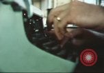 Immagine di Stelle e strisce di giornale Tokyo Giappone, 1975, secondo 52 filmato di repertorio 65675073618