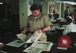 Immagine di Stelle e strisce di giornale Tokyo Giappone, 1975, secondo 55 filmato di repertorio 65675073618