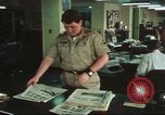 Immagine di Stelle e strisce di giornale Tokyo Giappone, 1975, secondo 57 filmato di repertorio 65675073618