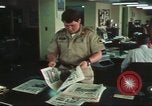 Immagine di Stelle e strisce di giornale Tokyo Giappone, 1975, secondo 59 filmato di repertorio 65675073618