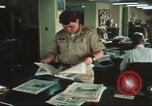 Immagine di Stelle e strisce di giornale Tokyo Giappone, 1975, secondo 62 filmato di repertorio 65675073618