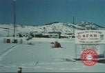 Standbild Radio- und Fernsehsender United States USA, 1975, aus Sekunde 62 historischem Filmmaterial Videoclip 65675073620