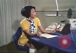 Standbild Die Künstlerin Barbara Randolph als Disc Jockey Los Angeles California USA, 1974, aus Sekunde 51 historischem Filmmaterial Videoclip 65675073625