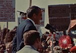 Immagine di Richard Nixon parla ai lavoratori di automobile durante la crisi energetica Saginaw Michigan USA, 1974, secondo 3 filmato di repertorio 65675073721