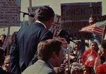 Immagine di Richard Nixon parla ai lavoratori di automobile durante la crisi energetica Saginaw Michigan USA, 1974, secondo 4 filmato di repertorio 65675073721