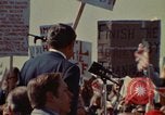 Immagine di Richard Nixon parla ai lavoratori di automobile durante la crisi energetica Saginaw Michigan USA, 1974, secondo 5 filmato di repertorio 65675073721
