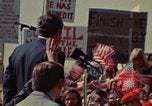 Immagine di Richard Nixon parla ai lavoratori di automobile durante la crisi energetica Saginaw Michigan USA, 1974, secondo 11 filmato di repertorio 65675073721