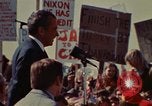 Immagine di Richard Nixon parla ai lavoratori di automobile durante la crisi energetica Saginaw Michigan USA, 1974, secondo 15 filmato di repertorio 65675073721