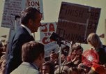 Immagine di Richard Nixon parla ai lavoratori di automobile durante la crisi energetica Saginaw Michigan USA, 1974, secondo 16 filmato di repertorio 65675073721