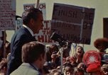 Immagine di Richard Nixon parla ai lavoratori di automobile durante la crisi energetica Saginaw Michigan USA, 1974, secondo 19 filmato di repertorio 65675073721