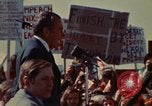 Immagine di Richard Nixon parla ai lavoratori di automobile durante la crisi energetica Saginaw Michigan USA, 1974, secondo 30 filmato di repertorio 65675073721