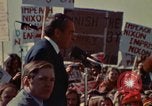 Immagine di Richard Nixon parla ai lavoratori di automobile durante la crisi energetica Saginaw Michigan USA, 1974, secondo 32 filmato di repertorio 65675073721