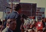 Immagine di Richard Nixon parla ai lavoratori di automobile durante la crisi energetica Saginaw Michigan USA, 1974, secondo 33 filmato di repertorio 65675073721
