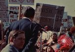 Immagine di Richard Nixon parla ai lavoratori di automobile durante la crisi energetica Saginaw Michigan USA, 1974, secondo 34 filmato di repertorio 65675073721