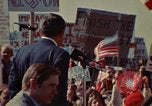 Immagine di Richard Nixon parla ai lavoratori di automobile durante la crisi energetica Saginaw Michigan USA, 1974, secondo 35 filmato di repertorio 65675073721