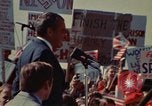 Immagine di Richard Nixon parla ai lavoratori di automobile durante la crisi energetica Saginaw Michigan USA, 1974, secondo 37 filmato di repertorio 65675073721