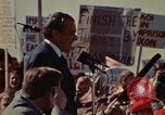 Immagine di Richard Nixon parla ai lavoratori di automobile durante la crisi energetica Saginaw Michigan USA, 1974, secondo 43 filmato di repertorio 65675073721