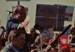 Immagine di Richard Nixon parla ai lavoratori di automobile durante la crisi energetica Saginaw Michigan USA, 1974, secondo 46 filmato di repertorio 65675073721