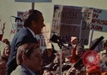 Immagine di Richard Nixon parla ai lavoratori di automobile durante la crisi energetica Saginaw Michigan USA, 1974, secondo 47 filmato di repertorio 65675073721