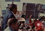 Immagine di Richard Nixon parla ai lavoratori di automobile durante la crisi energetica Saginaw Michigan USA, 1974, secondo 48 filmato di repertorio 65675073721